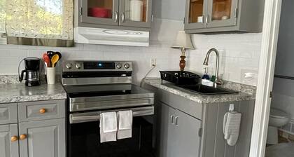 Cute Cottage - Center of the Door Peninsula - Pet Friendly!