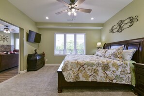 3 bedrooms, desk, iron/ironing board, free WiFi - GORGEOUS 3-BEDROOM LUXURY CONDO/HEART OF BRANSON/INDOOR POOL/SPACIOUS/NO-STEPS! (Branson)