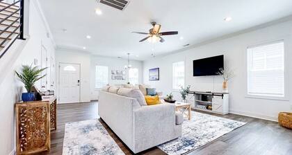 Dual Homes, 8 Beds: A Double Delight in Wilmington!