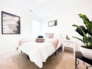 6 habitaciones, tabla de planchar con plancha, cuna de viaje y wifi 