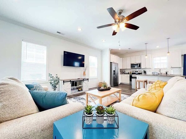 TV - Dual Homes, 8 Beds: A Double Delight in Wilmington! (Wilmington)