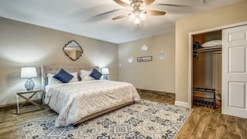 3 slaapkamers, een strijkplank/strijkijzer, reisbedje, gratis wifi