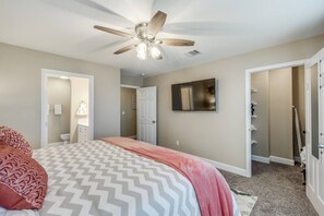 4 bedrooms, desk, iron/ironing board, travel cot