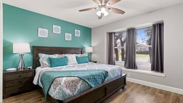 4 多间卧室、办公桌、熨斗/熨衣板、旅行婴儿床