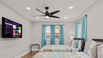 3 Schlafzimmer, Schreibtisch, Bügeleisen/Bügelbrett, Reisekinderbett