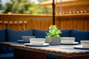 Outdoor dining - Sleeps 10 | New Year Discounts - Book Now (San Antonio)