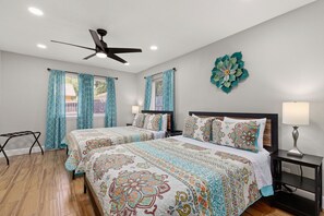 3 bedrooms, desk, iron/ironing board, travel crib - Sleeps 10 | New Year Discounts - Book Now (San Antonio)