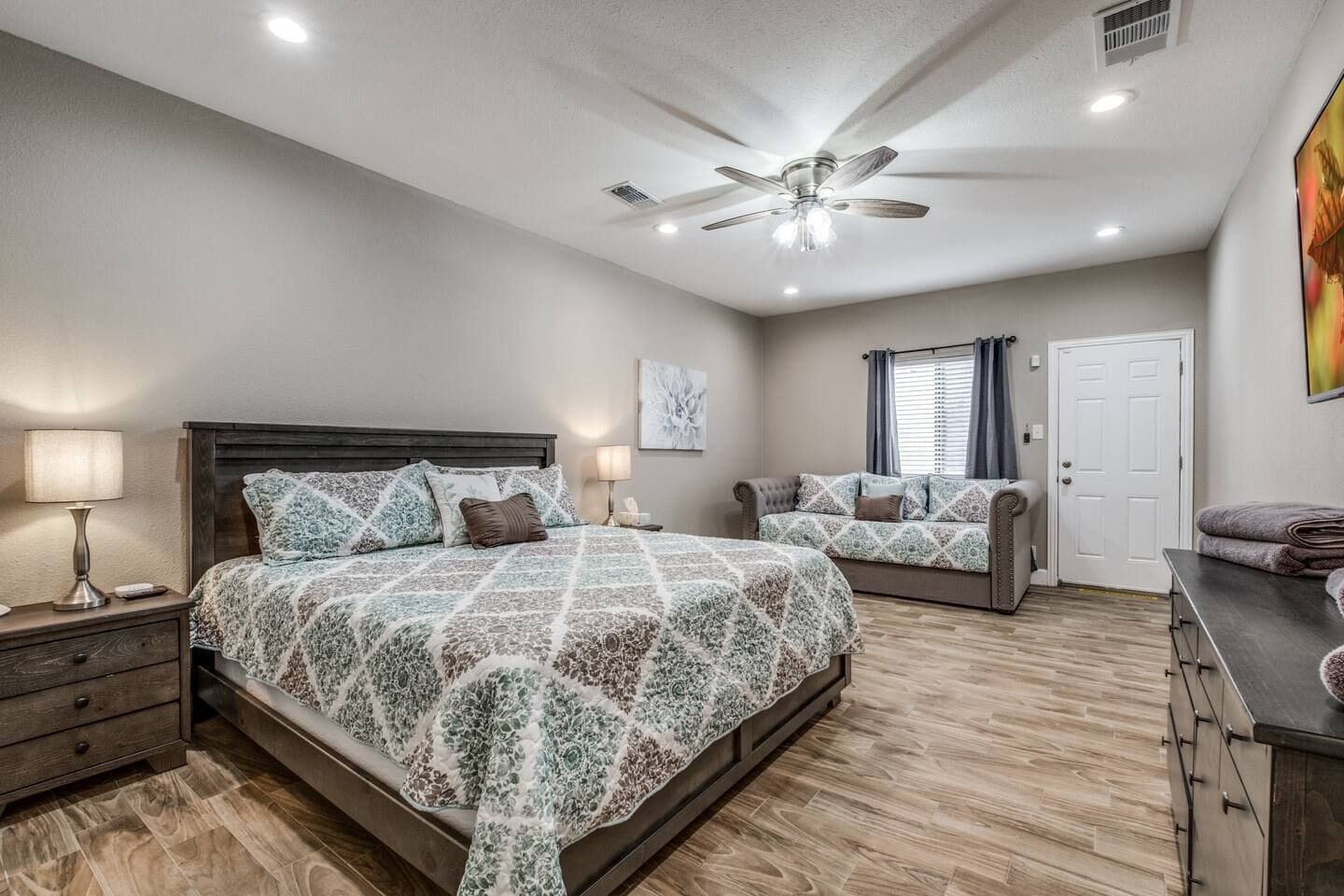 Summer Retreat: Cozy home w/ Game Room