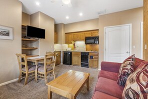 Interior - Suite Connected to a Full Condo at StoneBridge (Reeds Spring)