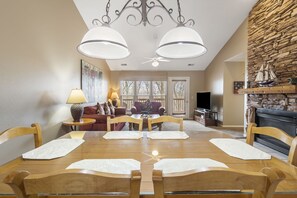 Dining - King Condo & Queen Suite - Unique Connecting Unit at StoneBridge Village Resort (Reeds Spring)