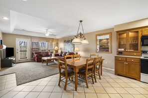 Interior - King & Queen: Full Condo + Suite just Minutes from Silver Dollar City (Reeds Spring)