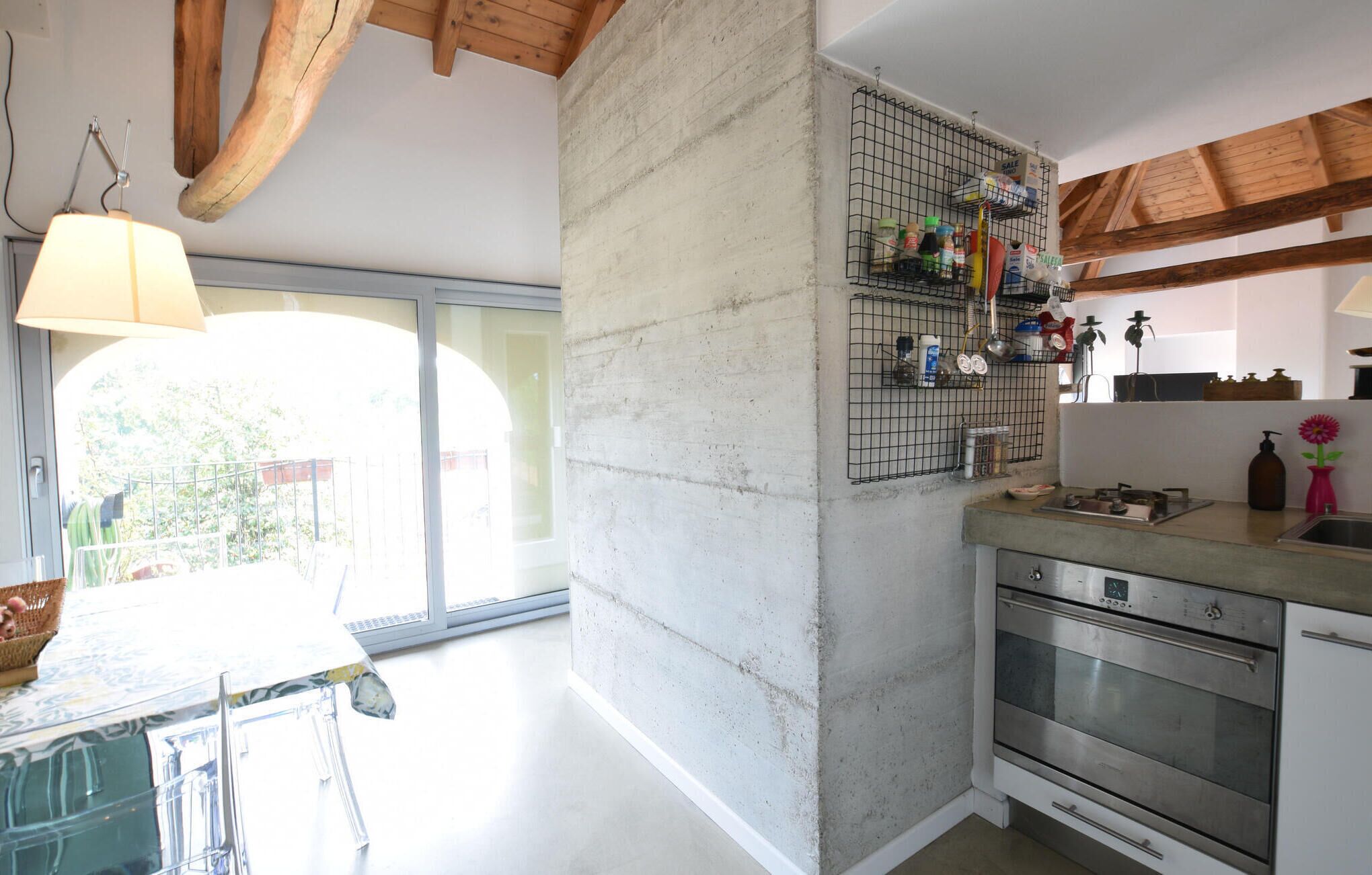 Réfrigérateur, plaque de cuisson, lave-vaisselle, cafetière/bouilloire