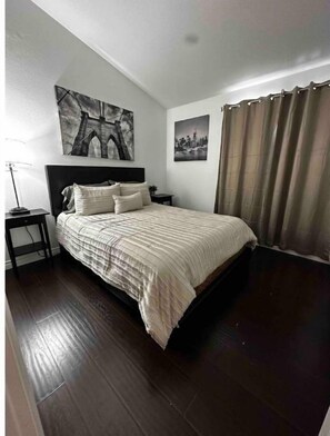 3 chambres, fer et planche à repasser, Wi-Fi, literie fournie