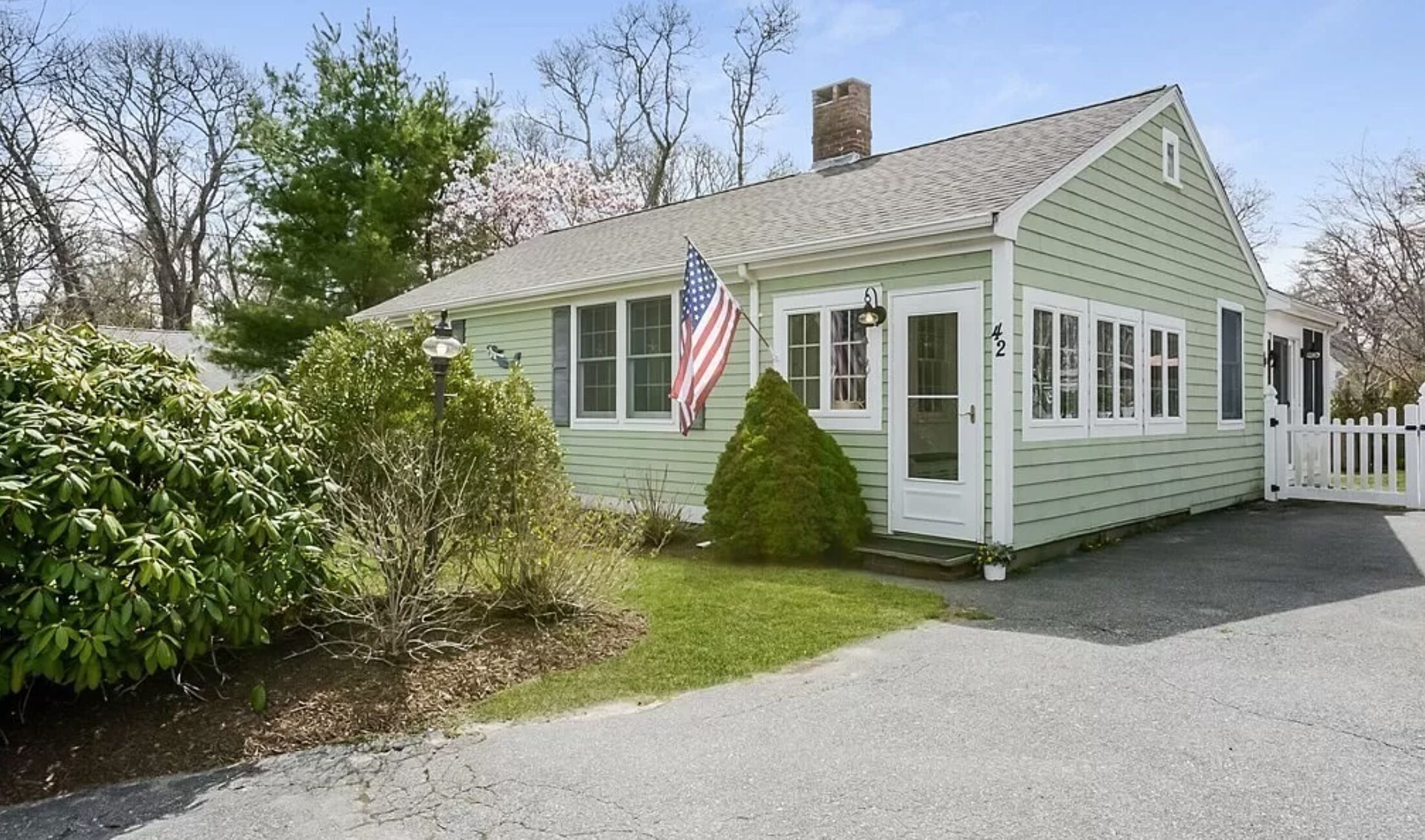 Walking distance to the Beach!  Cottage with A/C, backyard patio, outdoor shower