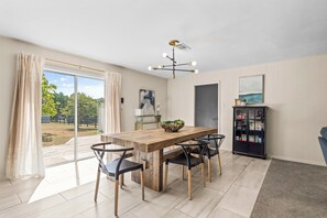 Dining - Azul Retreat near the lake (Azle)