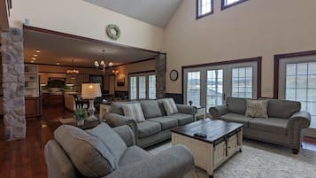 TV connectée, cheminée, baby-foot, table de tennis de table