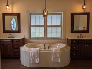 Shower, jetted tub, hair dryer, towels - Perfect View: Plenty of room for everyone to stay and play! (Davis)