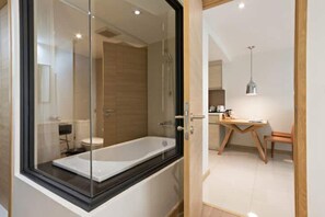 Bathroom - Clean Modern Style +Bathtub+Wifi+ BTS@Sukhumvit (Krung Thep Maha Nakhon)