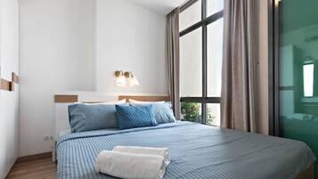 1 bedroom, desk, iron/ironing board, WiFi