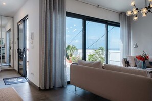 TV - GuestReady - Anakaj House (Funchal)
