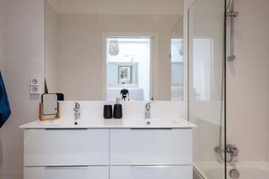 Bathtub, hair dryer, towels