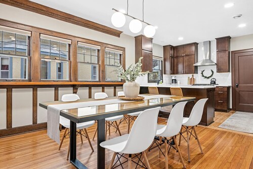 Modern Craftsman - East Harriet - 3 min to Lakes 