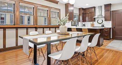 Modern Craftsman - East Harriet - 3 min to Lakes