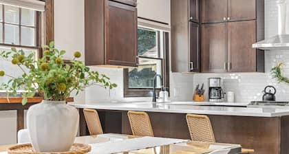 Modern Craftsman - East Harriet - 3 min to Lakes