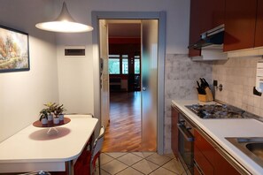 雪櫃、微波爐、焗爐、爐具