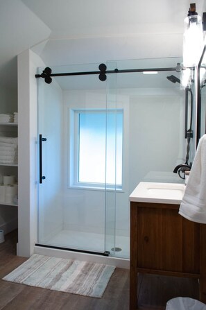 Hair dryer, towels - The Old Stone Cottage at Tippy (Tippecanoe Township)