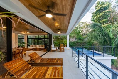 Playa Pelada/N. Guiones Luxury home, 5 min. Walk to Beach and Restaurants