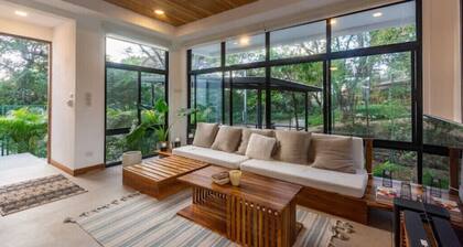 Playa Pelada/N. Guiones Luxury home, 5 min. Walk to Beach and Restaurants