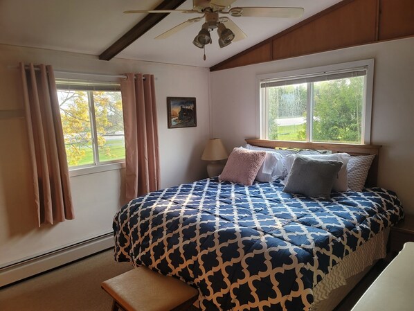 4 bedrooms, desk, iron/ironing board, free WiFi