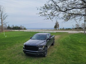 المنطقة المحيطة بالمنشأة