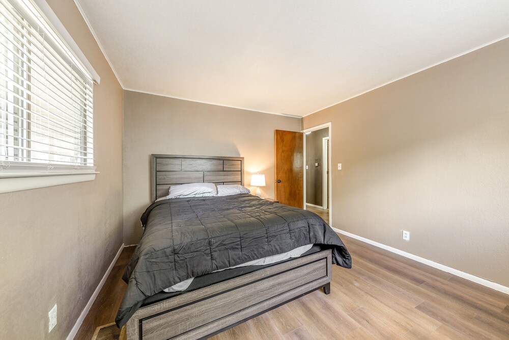 Serene Ruidoso Cabin w/ Fenced Yard Near Downtown! Ponderosa Heights