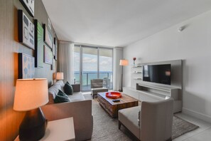 Luxury Apartment | Living room | 48-inch Smart TV with cable channels, TV - Luxury Condo at Hollywood Beach (Hollywood)