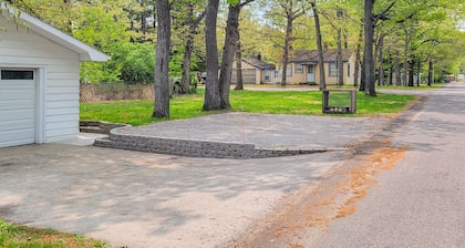 4 BR Home in the Heart of Houghton Lake with Game Room across from the BEACH