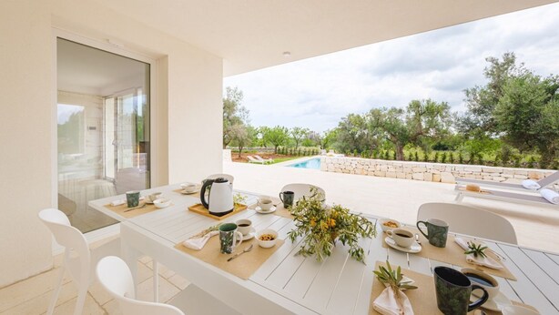 Outdoor dining - Modern villa with private pool: the ideal destination for your holidays (Carovigno)