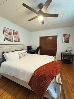 Room - Spring Lake Retreat ~ Extended Monthly Stays - New York City Access (South Plainfield)