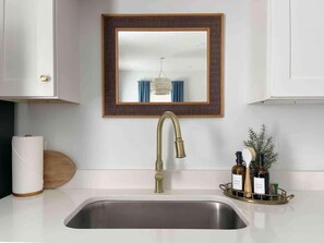 Doccia, asciugacapelli, asciugamani, sapone