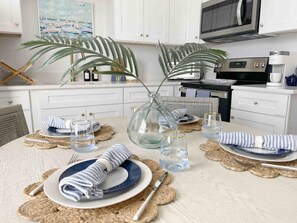 Dining - Stylish Savannah Retreat 3 Blocks from Forsyth (Savannah)