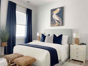 2 bedrooms, iron/ironing board, WiFi, bed sheets - Stylish Savannah Retreat 3 Blocks from Forsyth (Savannah)