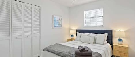 4 bedrooms, iron/ironing board, free WiFi, bed sheets