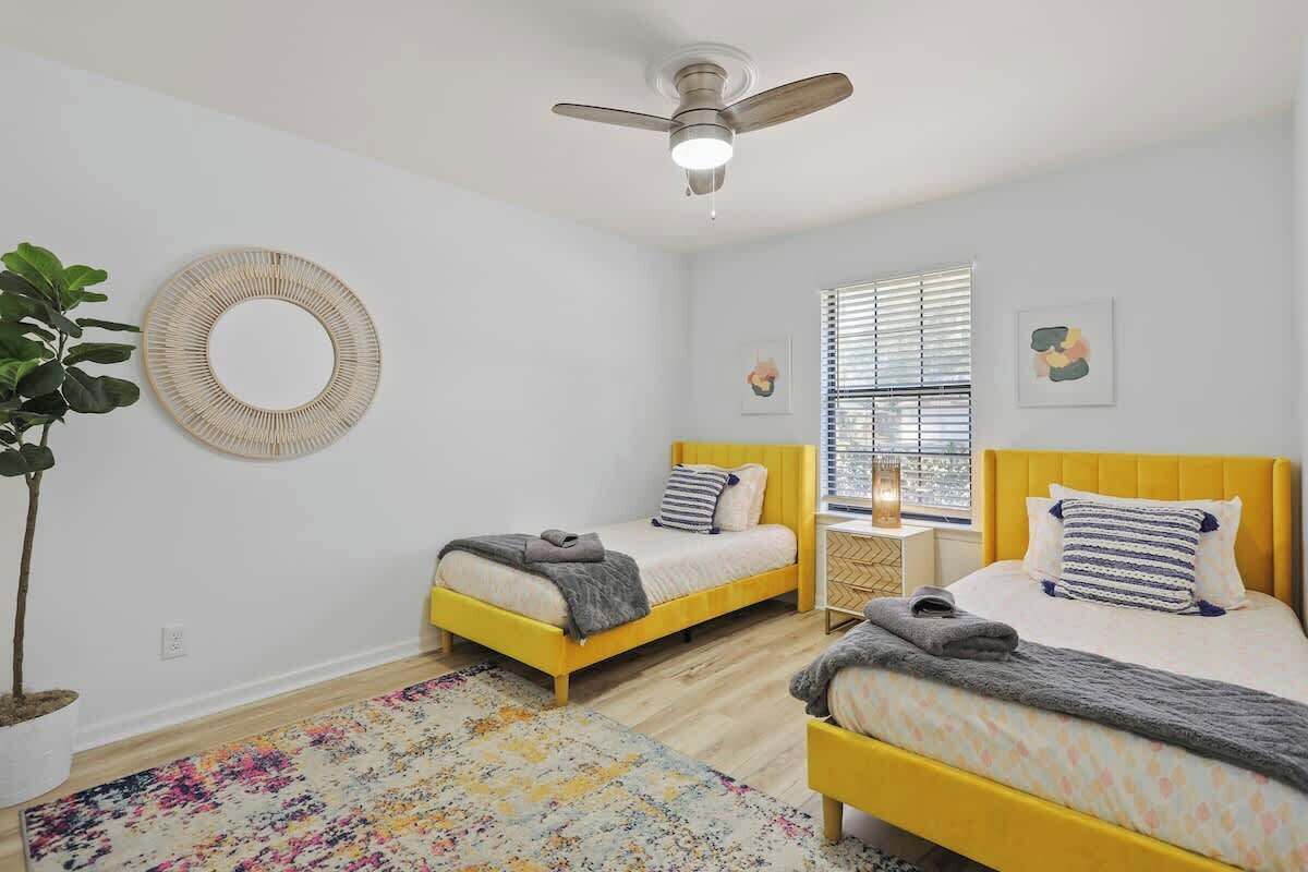 4 bedrooms, iron/ironing board, free WiFi, bed sheets
