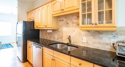 Buckhead private 2-story townhouse with dedicated parking. Fantastic location!