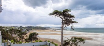 492-T4 apartment overlooking Caroual beach