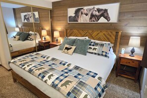 Room - Rustic Cabin, Near SHARC, Hot Tub, King Beds & PS4 (Sunriver)