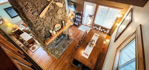 Dining - 3 Min to SHARC with 8 Passes! Private Hot Tub, Quite Cul-de-sac w/ PS4 & BBQ (Sunriver)