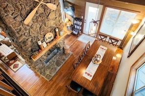 Dining - Rustic Cabin, Near SHARC, Hot Tub, King Beds & PS4 (Sunriver)
