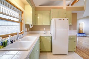 Articles de toilette gratuits, sèche-cheveux, serviettes fournies